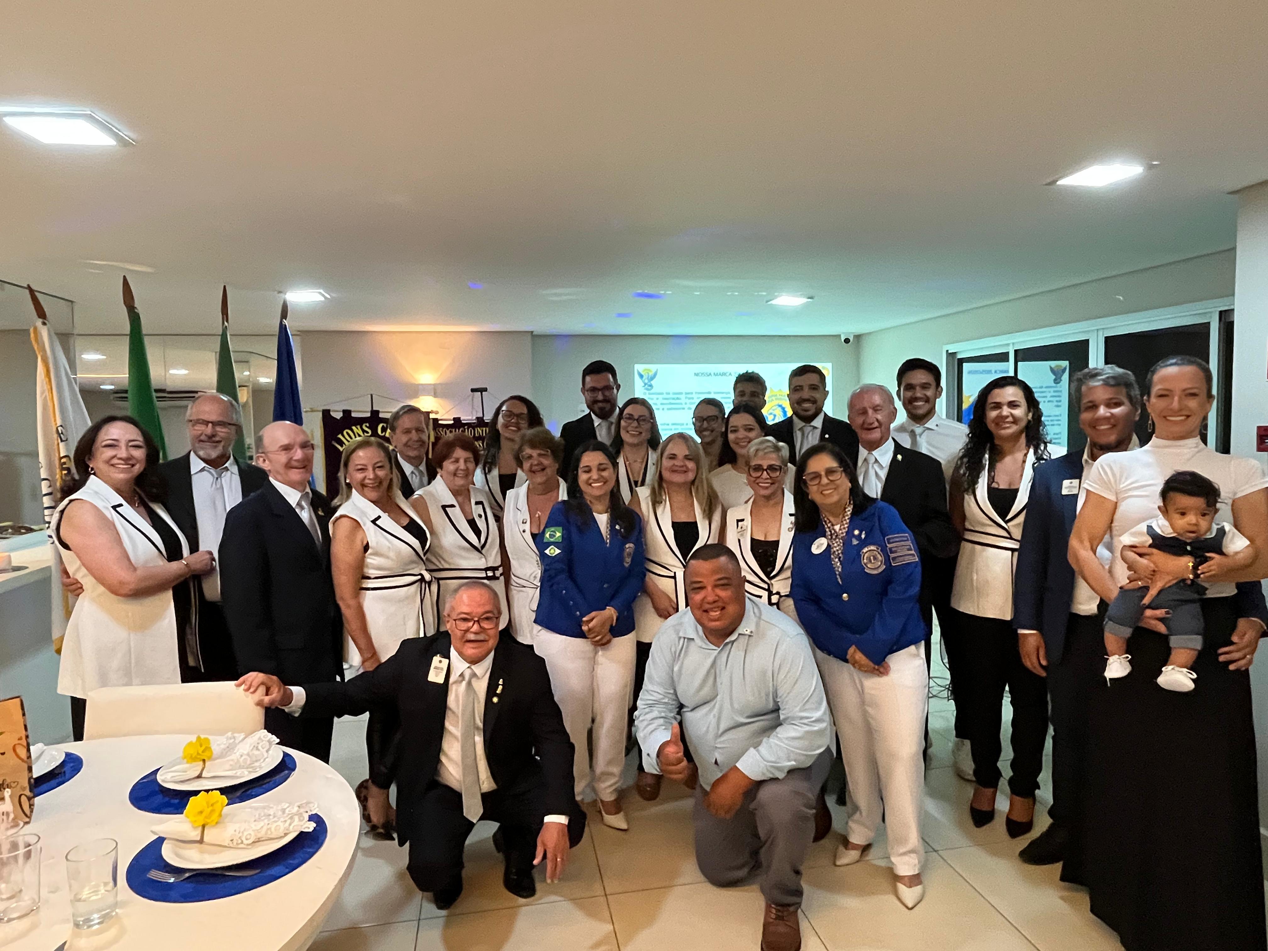 No Cuiabá Boa Esperança a DG Cintia deu posse a novos associados e recebeu a promessa de fundação de um novo Lions e um Leo Clube