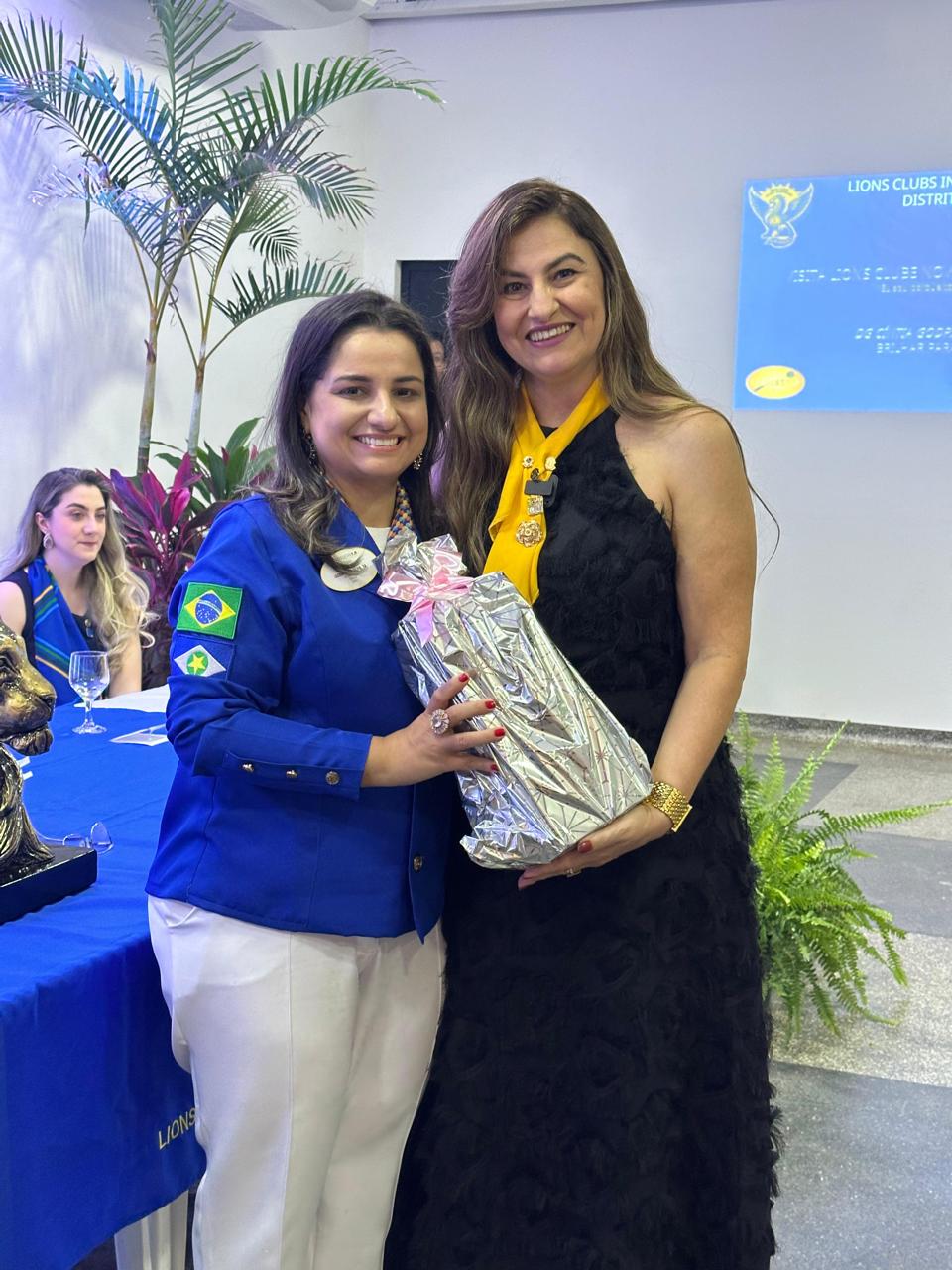 Governadora Cintia iniciou em Nova Mutum sua jornada de visitas aos Clubes do Distrito LB-4