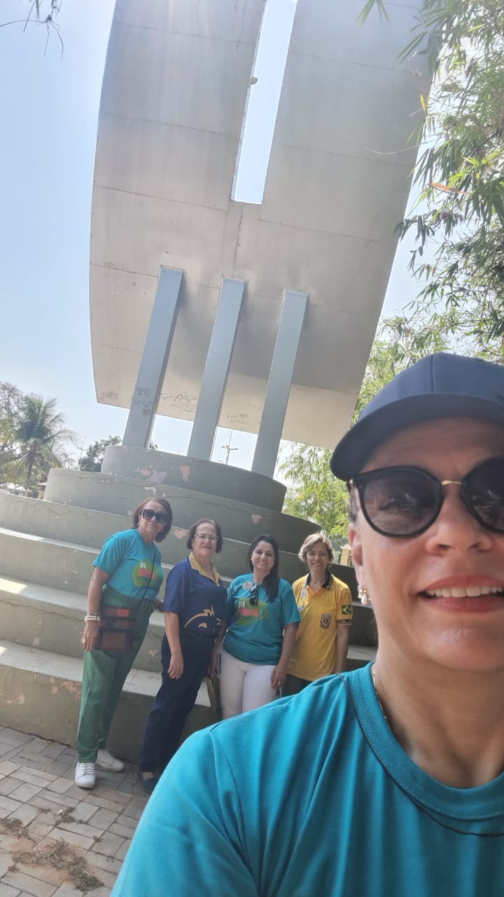 DG Cintia realiza visita oficial ao Lions Clube de Rondonópolis