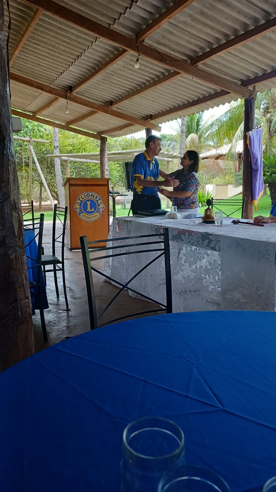 DG Cintia visita Pedra Preta e conhece parcerias do clube com comunidade