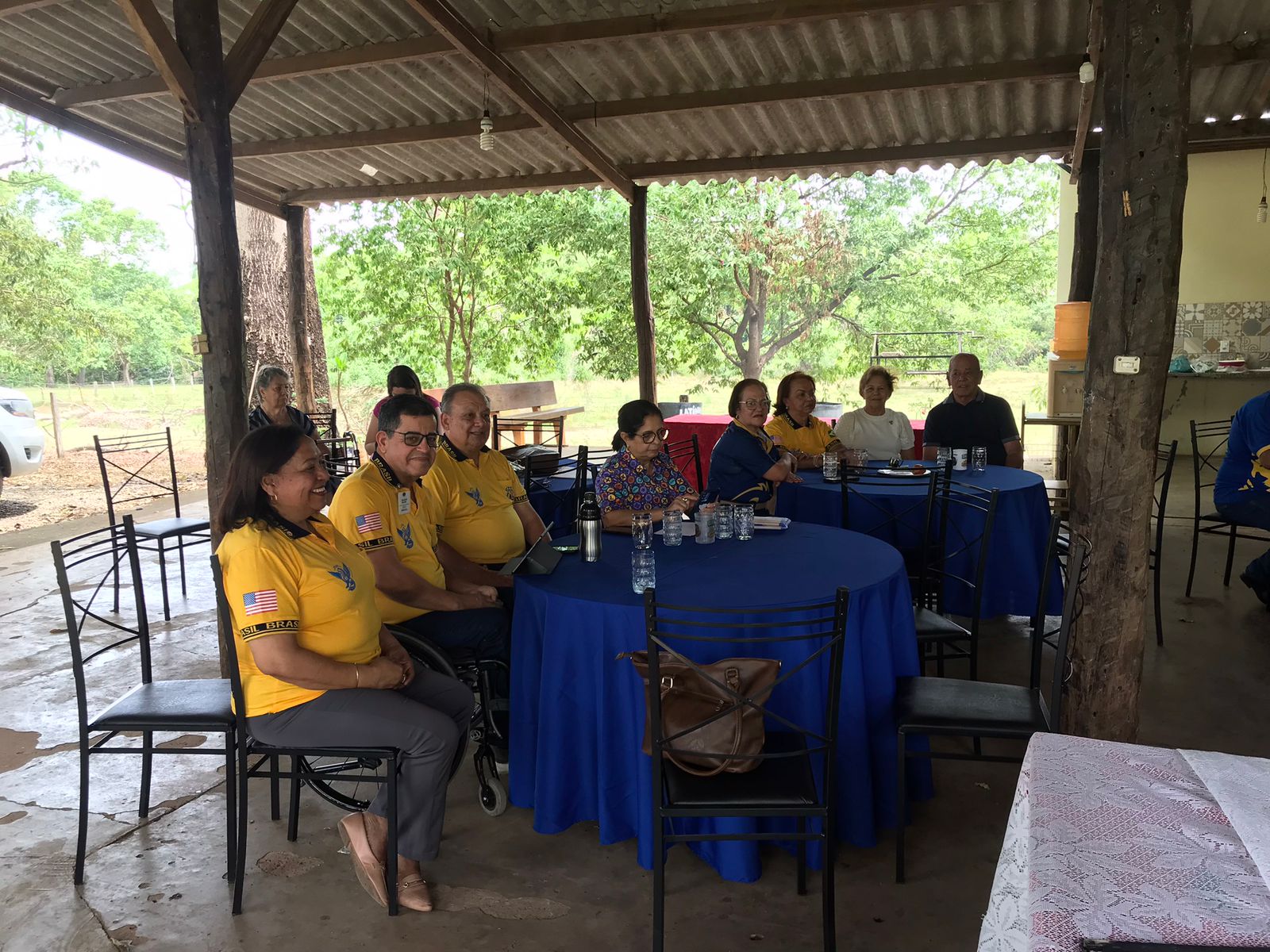 DG Cintia visita Pedra Preta e conhece parcerias do clube com comunidade