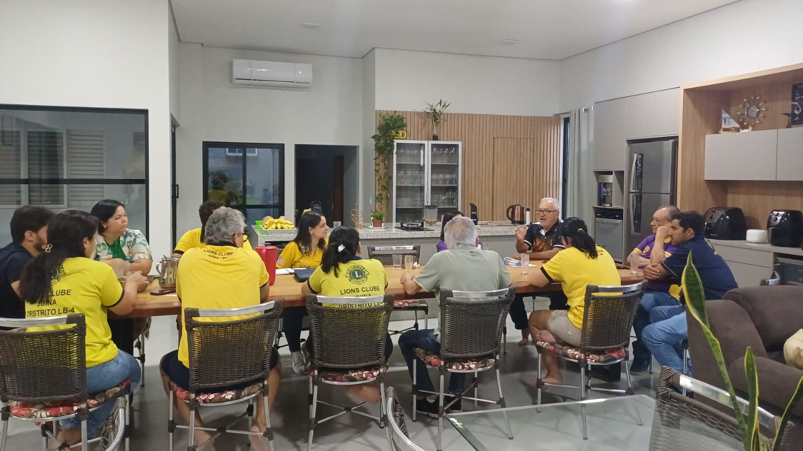 DG Cintia visitou o Lions Clube Juína e ouviu boas notícias durante o encontro