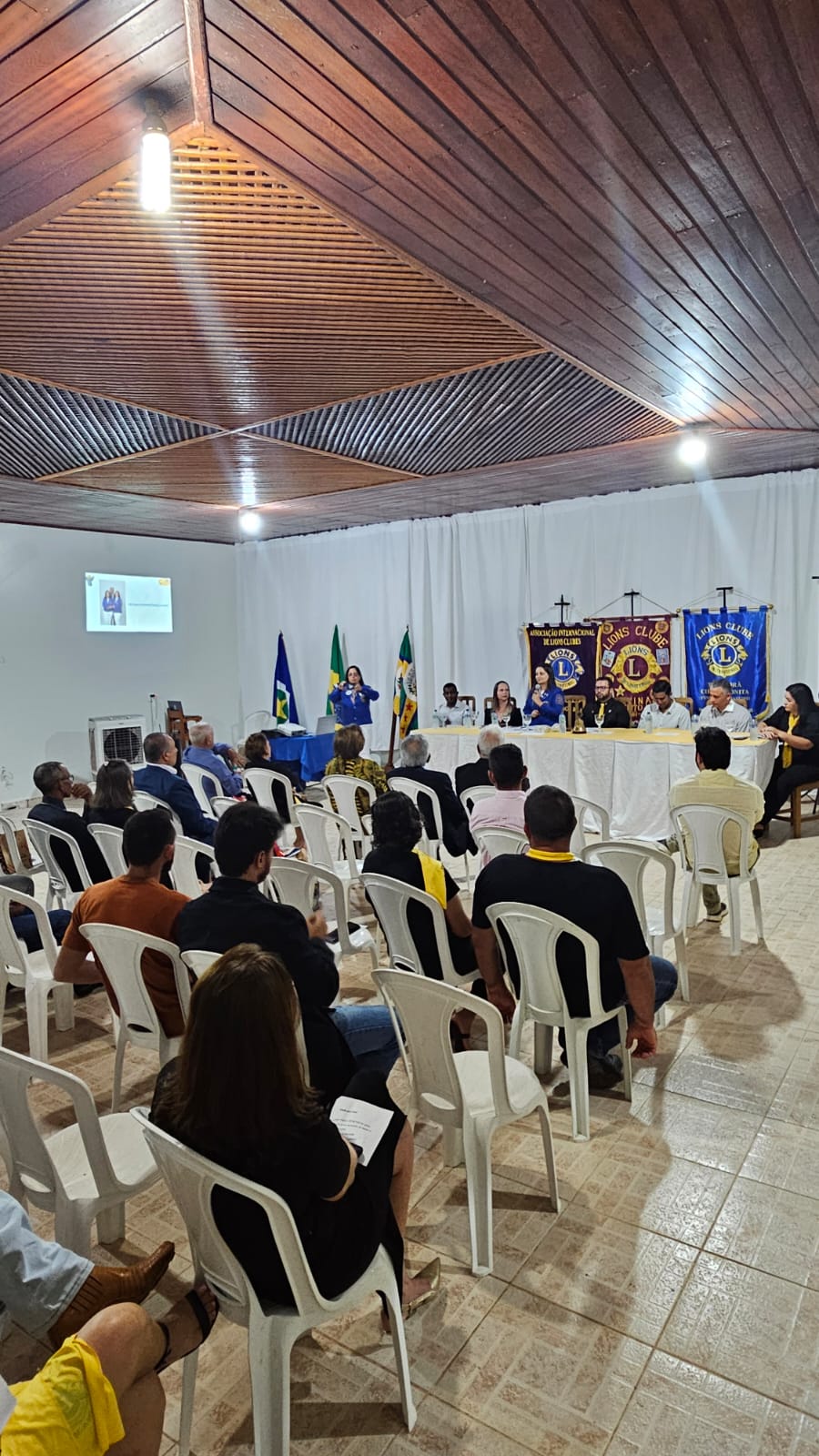 DG Cintia visitou o Lions Clube Juína e ouviu boas notícias durante o encontro