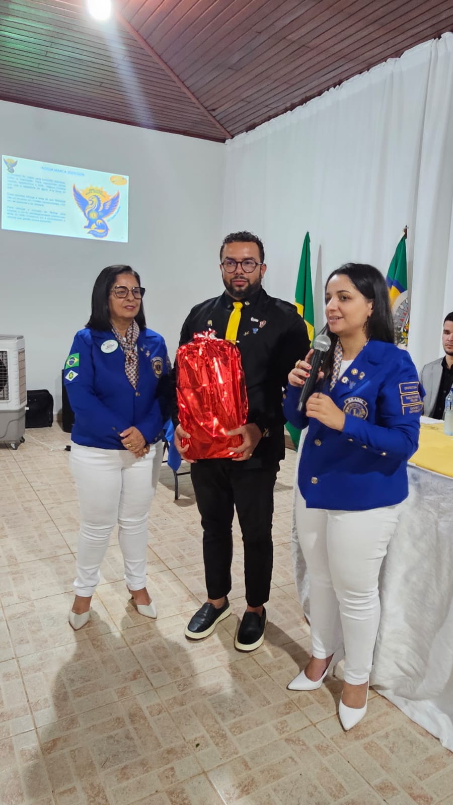 DG Cintia visitou o Lions Clube Juína e ouviu boas notícias durante o encontro