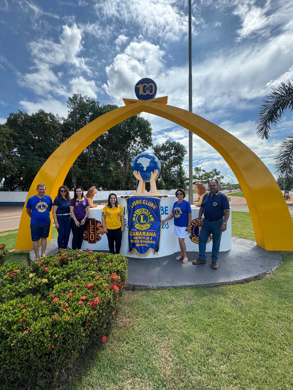 DG Cintia faz visita a Canarana e dá posse a doze novos associados, reativa o Leo Clube e funda o Programa Leãozinho