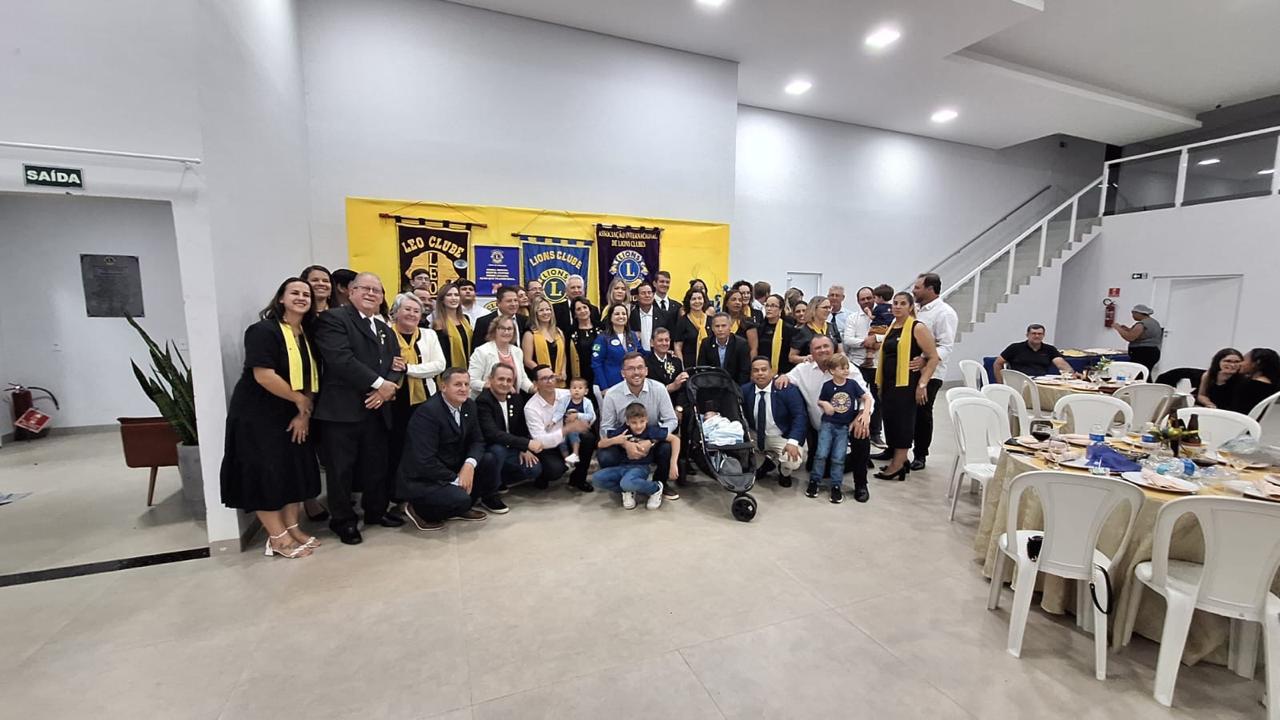 DG Cintia faz visita a Canarana e dá posse a doze novos associados, reativa o Leo Clube e funda o Programa Leãozinho