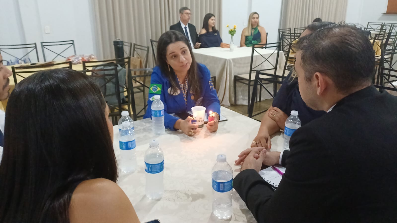 Lions e Leo  Clubes de Campo Novo do Parecis, receberam a DG Cíntia Godrim na quinta