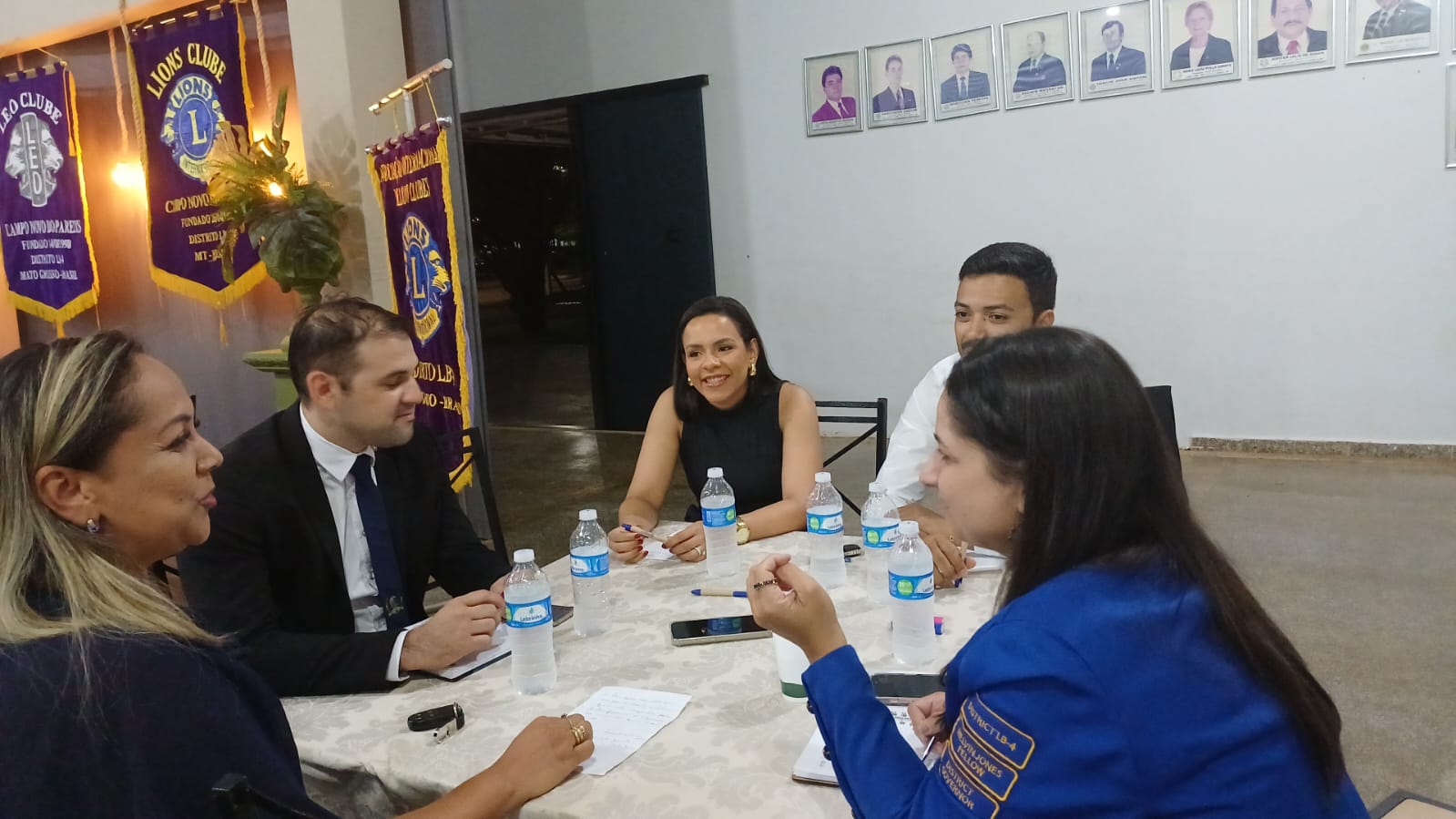 Lions e Leo  Clubes de Campo Novo do Parecis, receberam a DG Cíntia Godrim na quinta