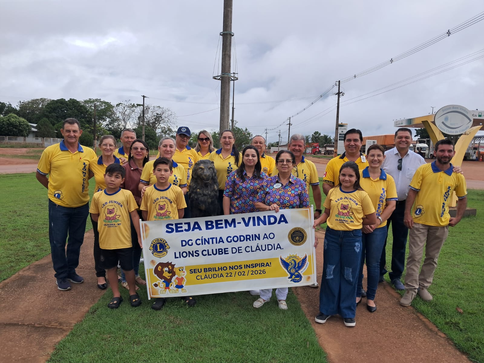 Governadora Cíntia Godrim visitou o Lions Clube de Cláudia