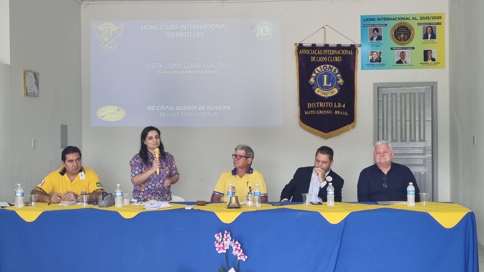 Governadora Cíntia Godrim visitou o Lions Clube de Cláudia