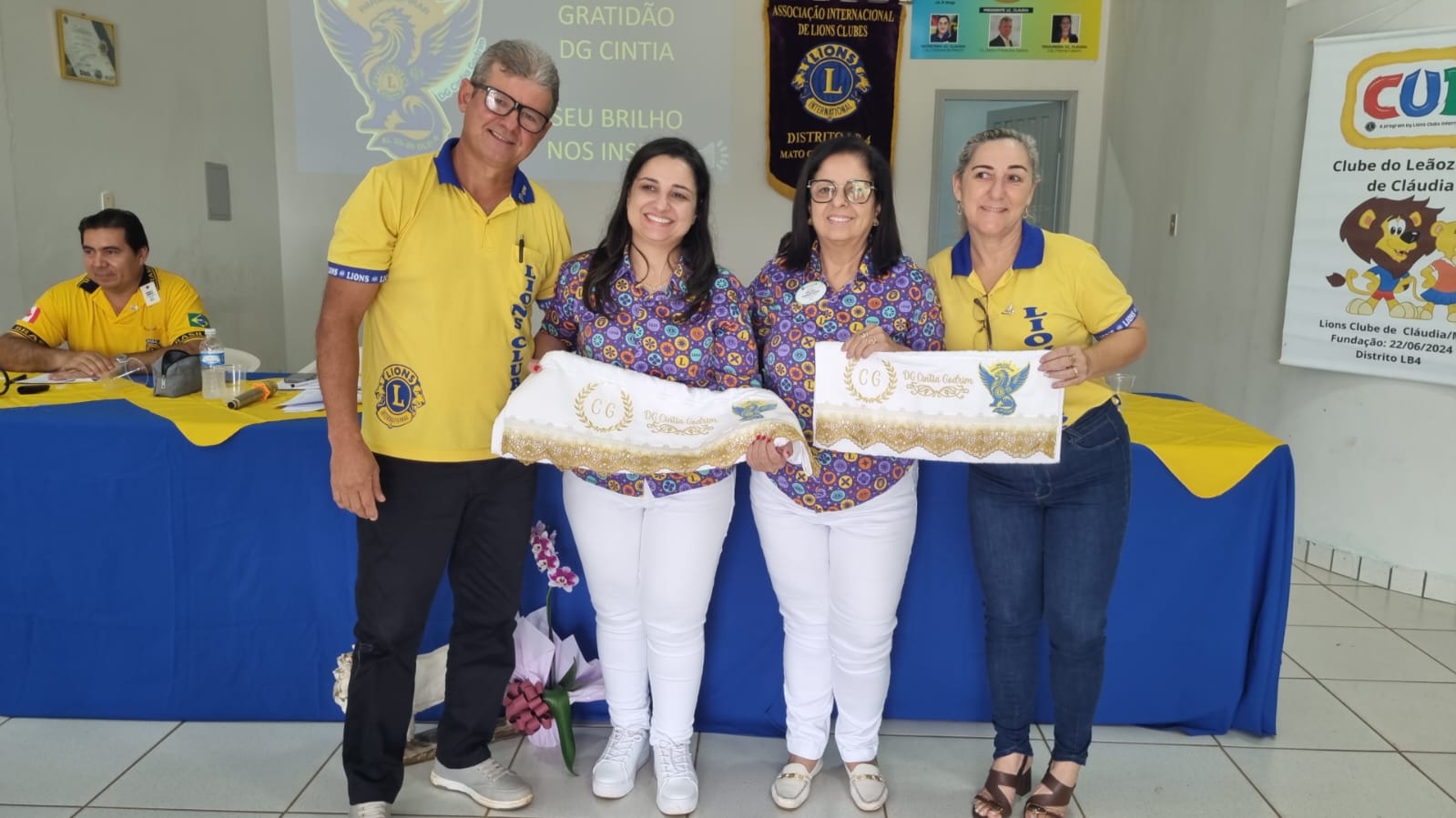 Governadora Cíntia Godrim visitou o Lions Clube de Cláudia