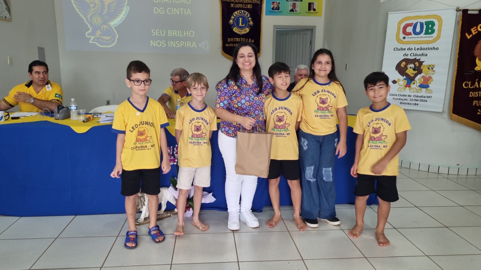 Governadora Cíntia Godrim visitou o Lions Clube de Cláudia