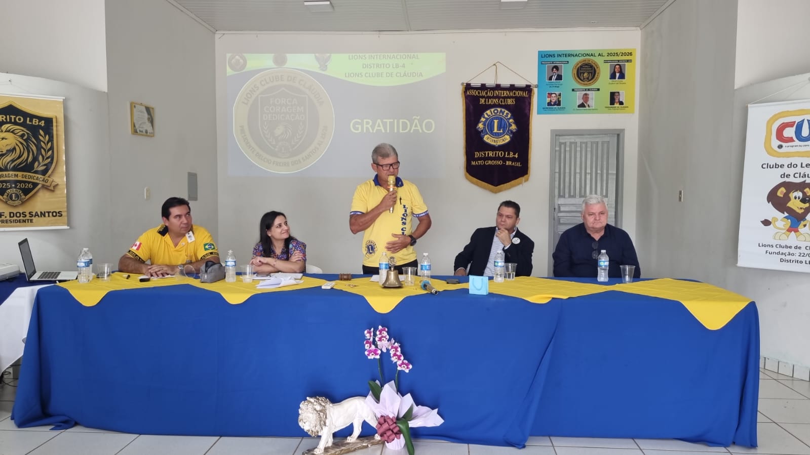Governadora Cíntia Godrim visitou o Lions Clube de Cláudia