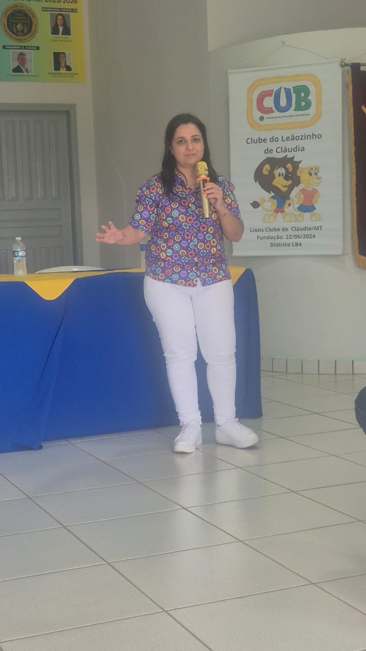 Governadora Cíntia Godrim visitou o Lions Clube de Cláudia