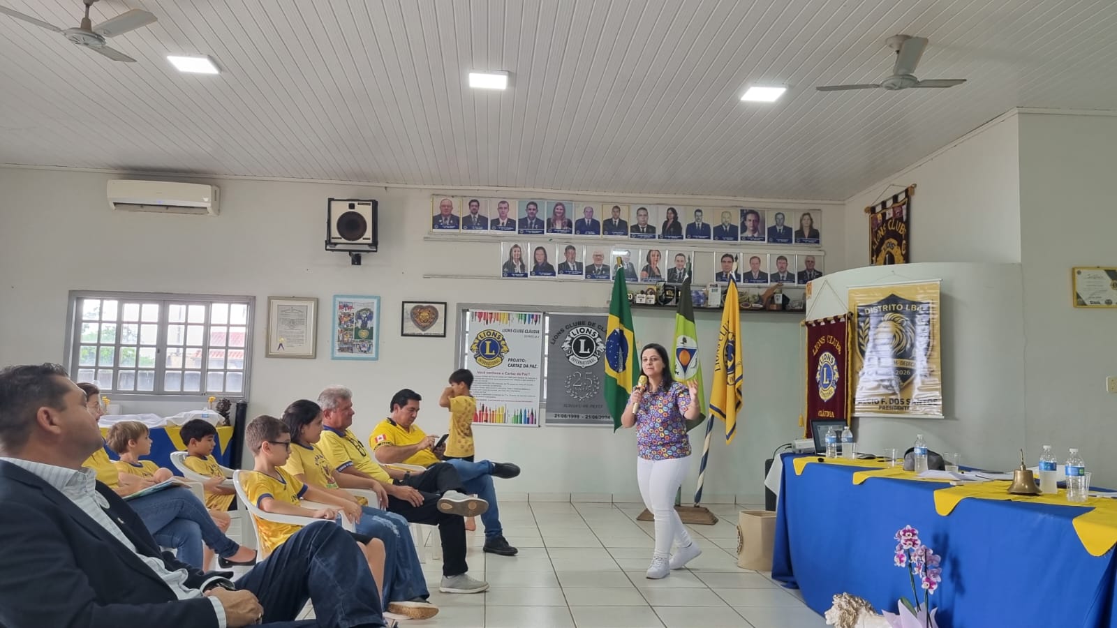 Governadora Cíntia Godrim visitou o Lions Clube de Cláudia
