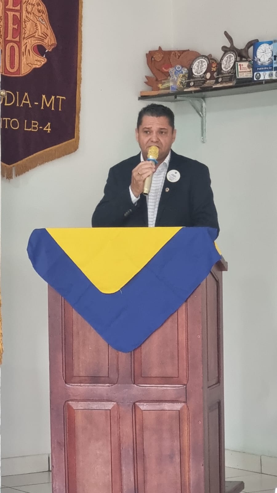 Governadora Cíntia Godrim visitou o Lions Clube de Cláudia