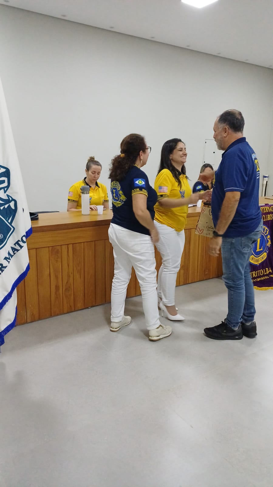 Governadora Cíntia Godrim visita o Lions e Léo Clube Colíder