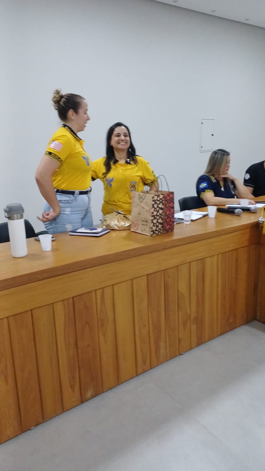 Governadora Cíntia Godrim visita o Lions e Léo Clube Colíder