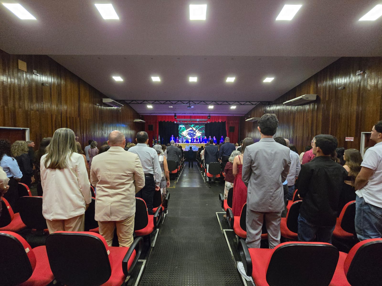 Sessão Solene com entrega de honrarias marca abertura de Convenção Distrital do Lions em Tangará da Serra