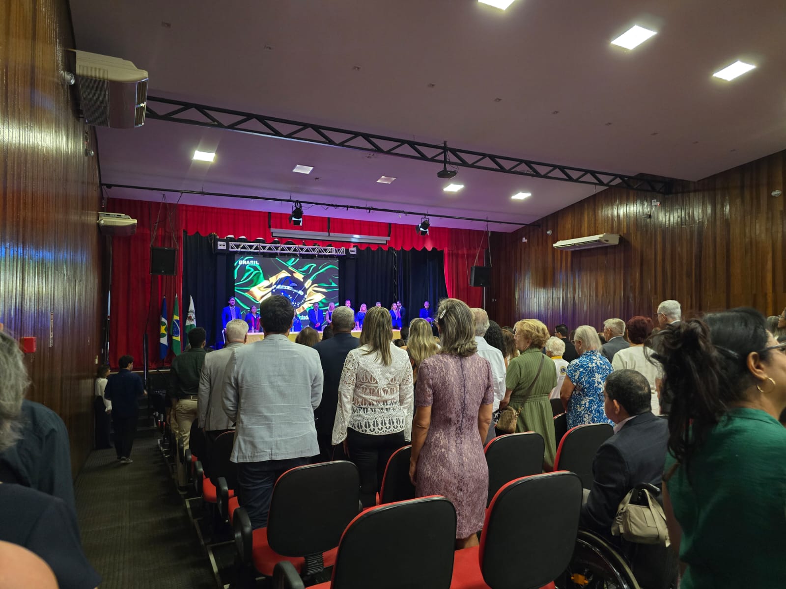 Sessão Solene com entrega de honrarias marca abertura de Convenção Distrital do Lions em Tangará da Serra