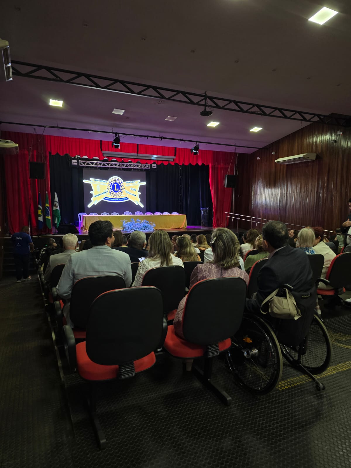 Sessão Solene com entrega de honrarias marca abertura de Convenção Distrital do Lions em Tangará da Serra