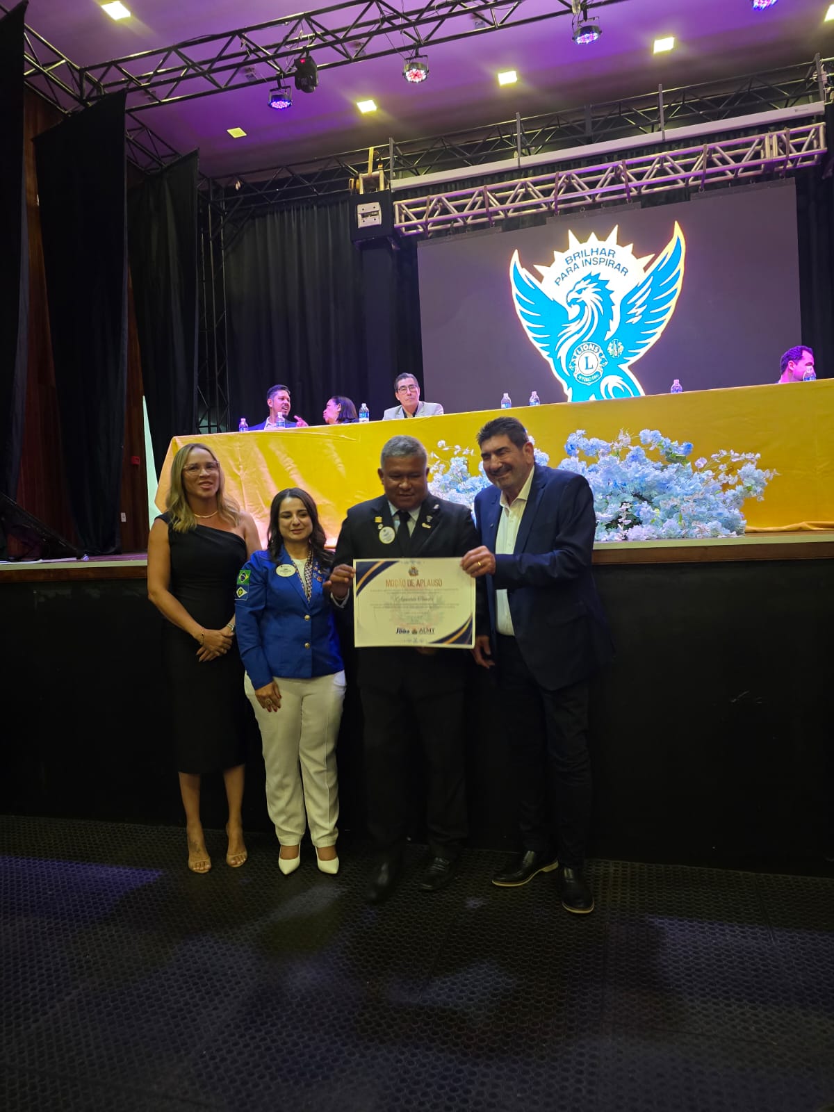 Sessão Solene com entrega de honrarias marca abertura de Convenção Distrital do Lions em Tangará da Serra