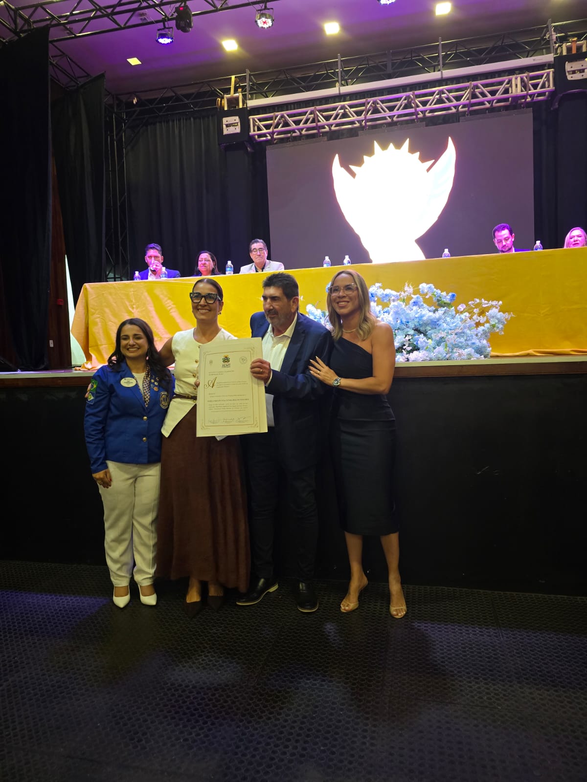 Sessão Solene com entrega de honrarias marca abertura de Convenção Distrital do Lions em Tangará da Serra