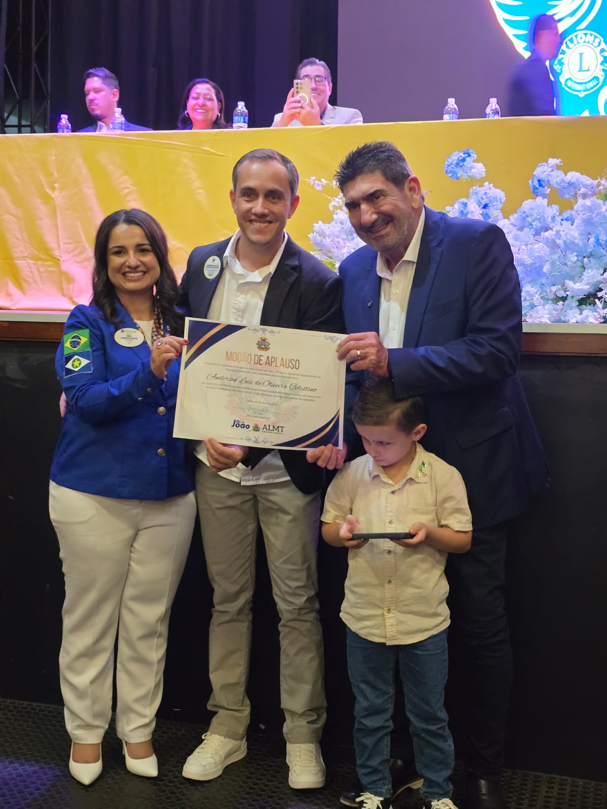 Sessão Solene com entrega de honrarias marca abertura de Convenção Distrital do Lions em Tangará da Serra