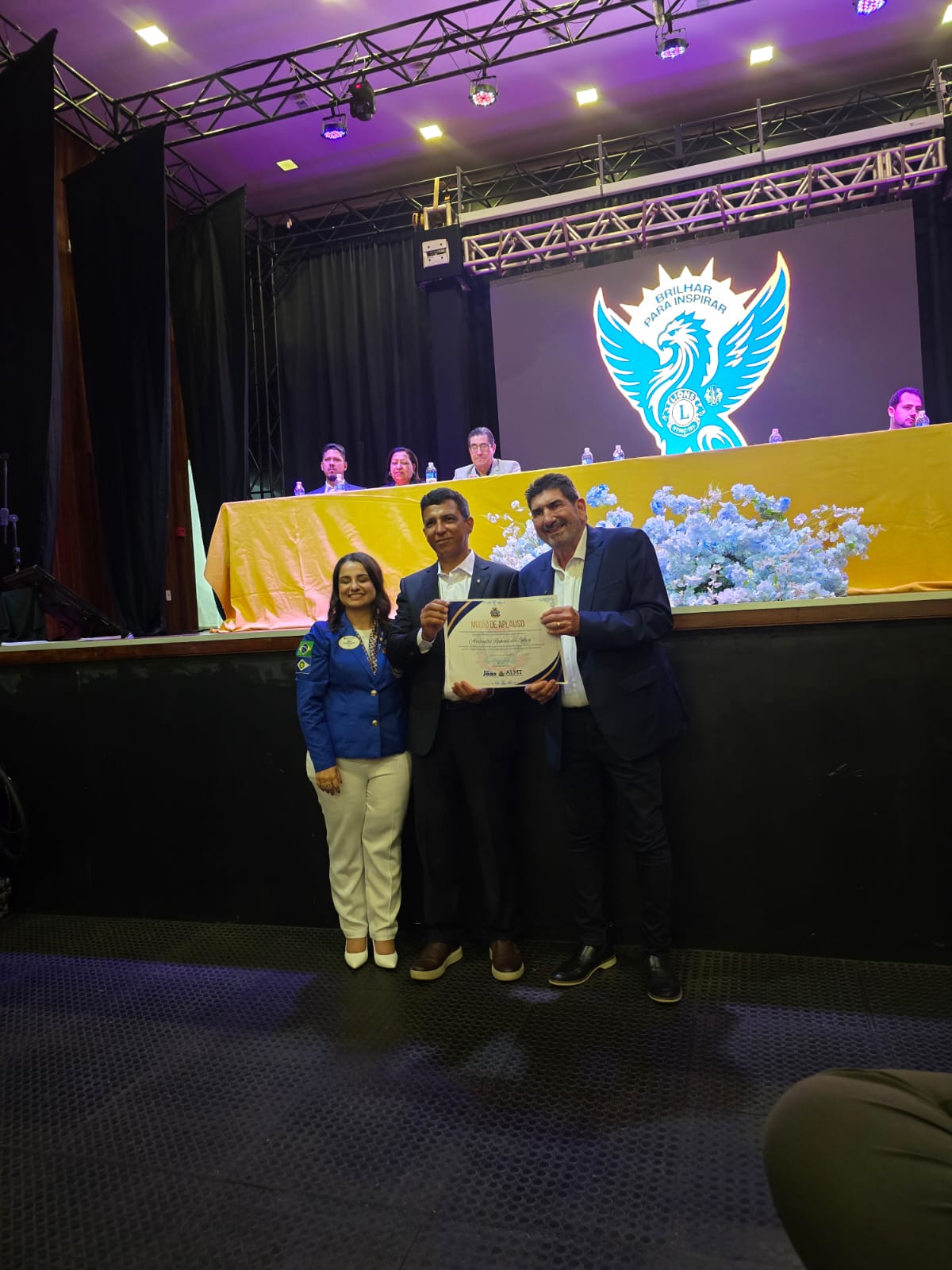 Sessão Solene com entrega de honrarias marca abertura de Convenção Distrital do Lions em Tangará da Serra