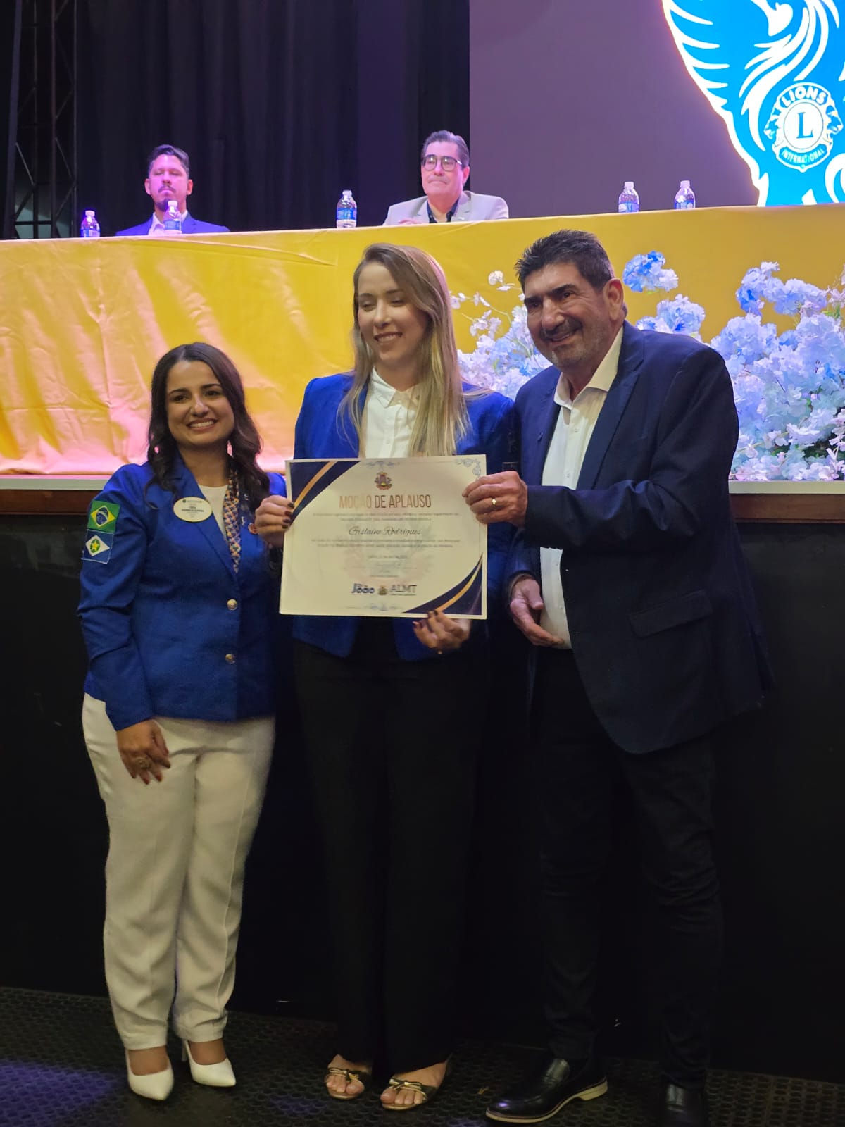 Sessão Solene com entrega de honrarias marca abertura de Convenção Distrital do Lions em Tangará da Serra