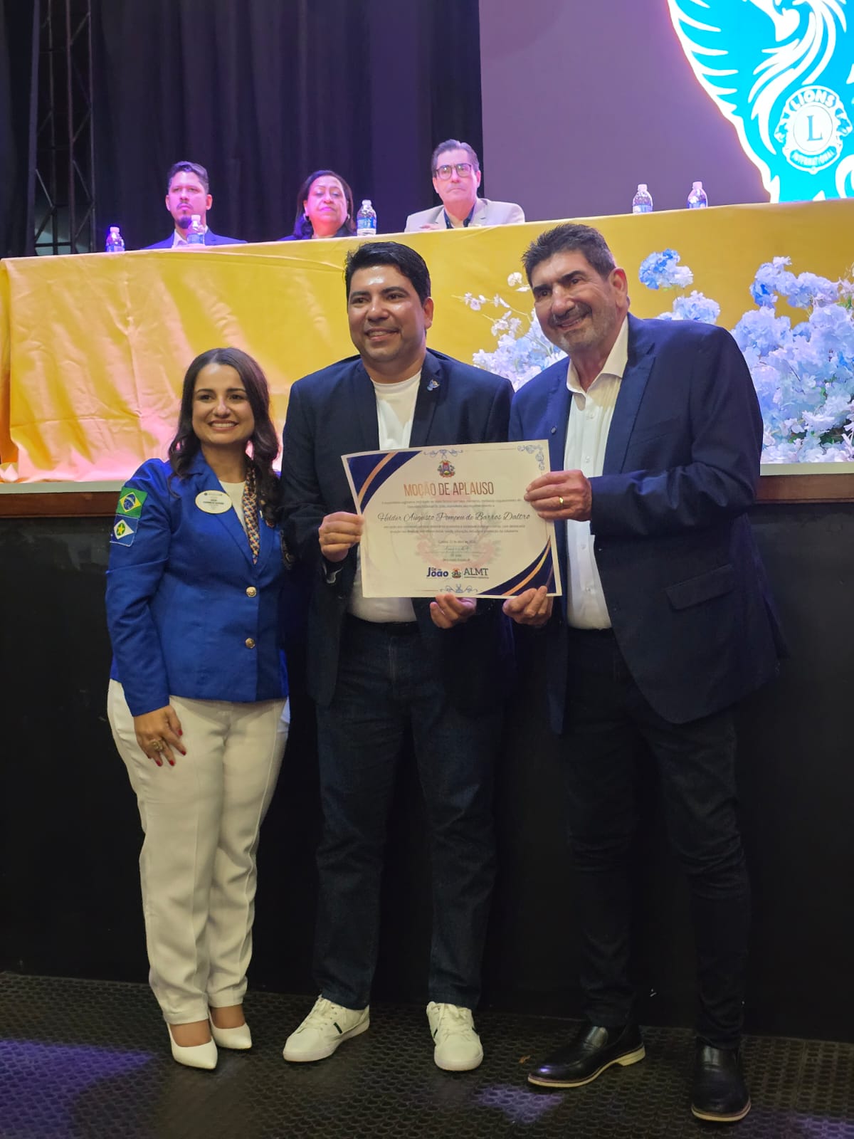 Sessão Solene com entrega de honrarias marca abertura de Convenção Distrital do Lions em Tangará da Serra