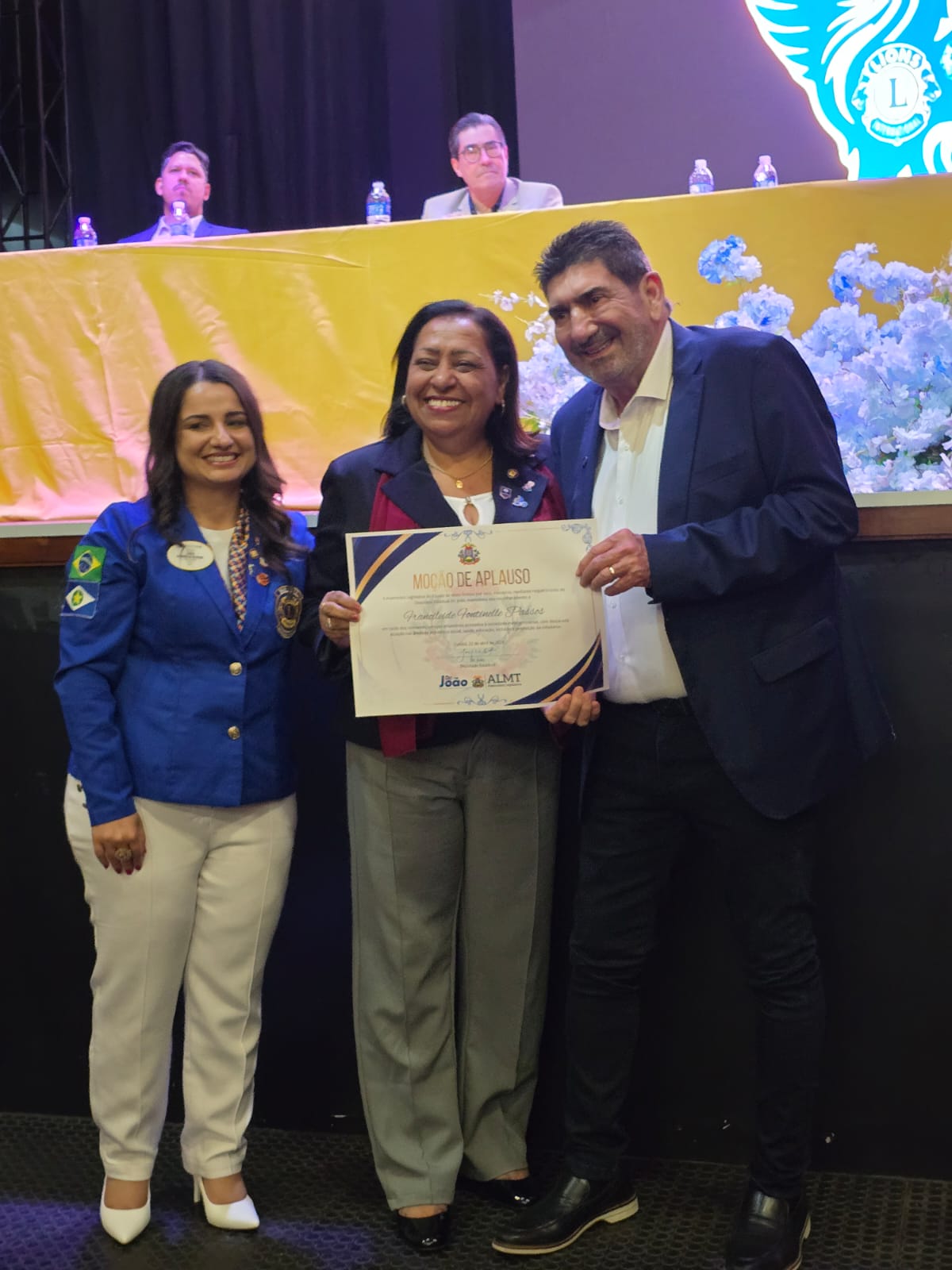 Sessão Solene com entrega de honrarias marca abertura de Convenção Distrital do Lions em Tangará da Serra