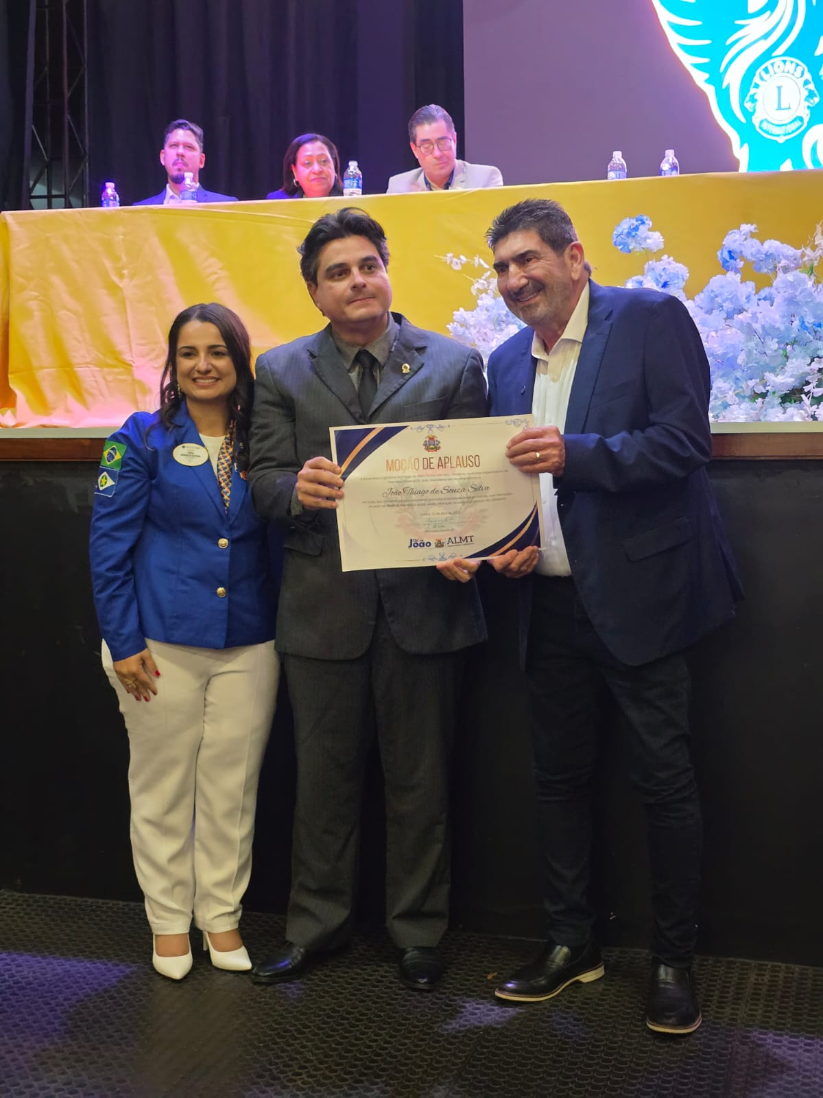 Sessão Solene com entrega de honrarias marca abertura de Convenção Distrital do Lions em Tangará da Serra