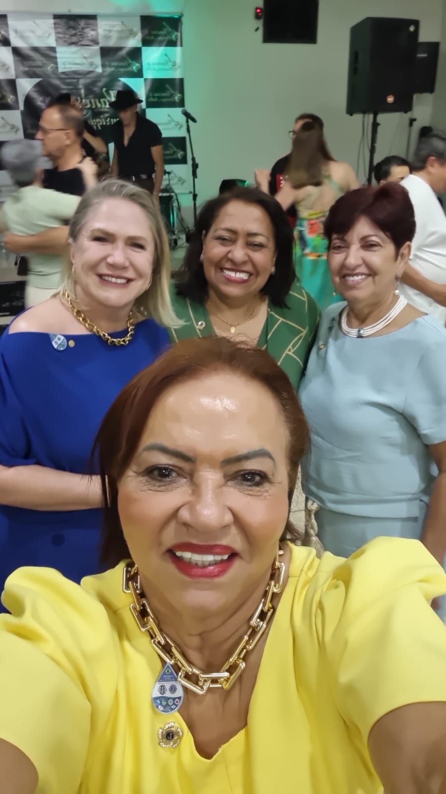 Governadora Francileide lidera caravana do LB-4 na primeira RCG em Tupaciguara Minas Gerais
